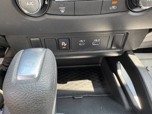 Used 2024 Nissan Frontier S w/ Technology Package AWD/4WD image 15
