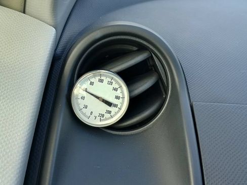 Used 2009 Toyota Yaris 2-Door Hatchback FWD image 13