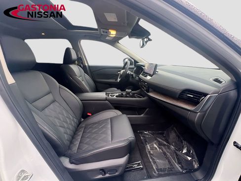 Used 2026 Nissan Rogue Platinum w/ Platinum Premium Package image 38