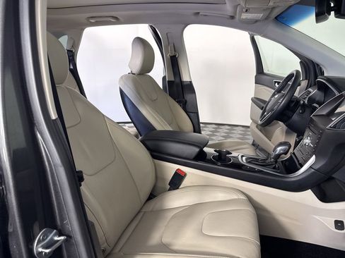 Used 2017 Ford Edge Titanium w/ Equipment Group 302A AWD/4WD image 45