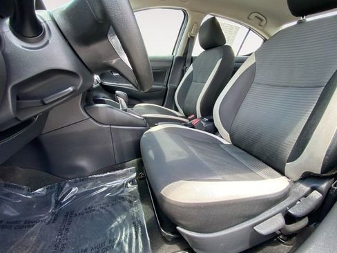 Used 2021 Nissan Versa SV image 9