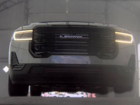 Used 2023 GMC Acadia SLE w/ Driver Convenience Package FWD image 3