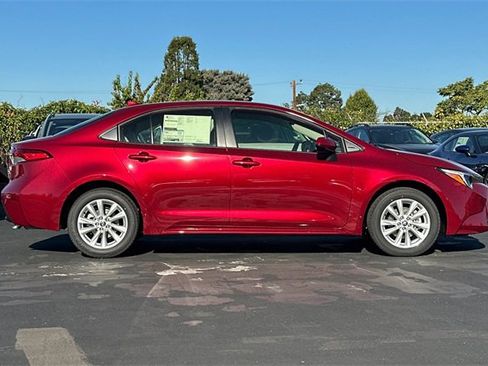 Used 2026 Toyota Corolla LE image 4