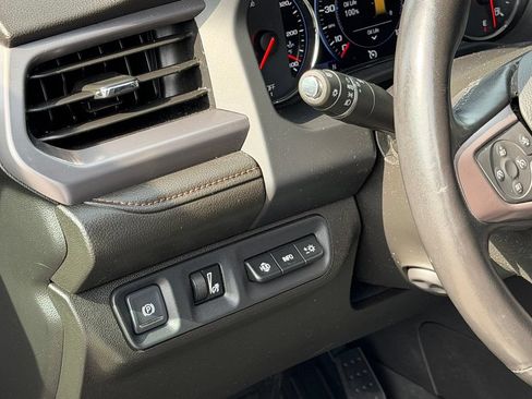 Used 2022 GMC Acadia AT4 w/ Technology Package AWD/4WD image 19