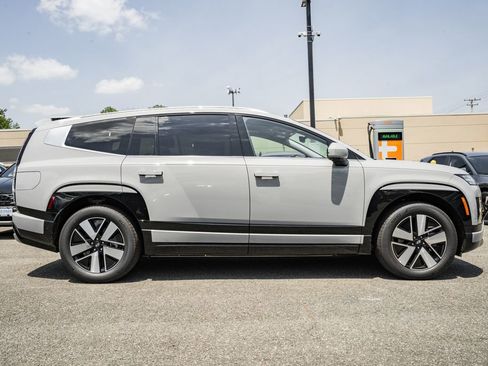 New 2026 Hyundai Ioniq 9 SEL image 3