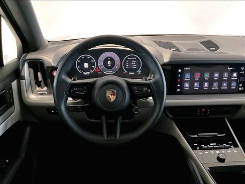 Used 2025 Porsche Cayenne image 16