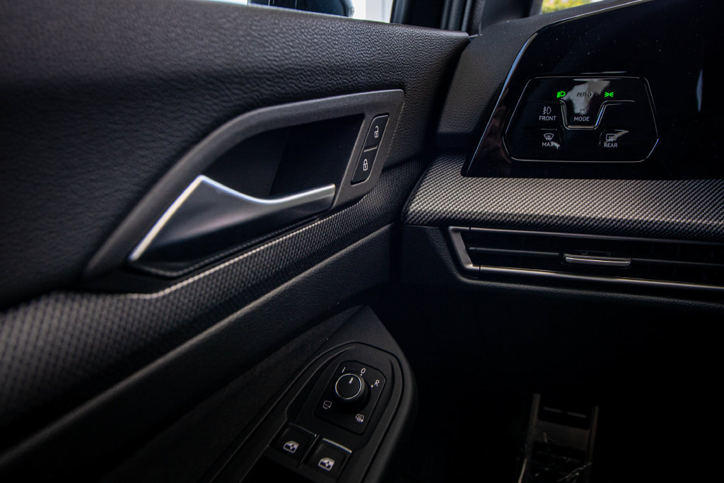 New 2026 Volkswagen GTI SE FWD image 37