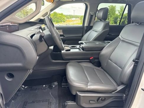 Used 2025 Ford Expedition Max Active AWD/4WD image 9