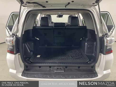 Used 2020 Toyota 4Runner Venture w/ Moonroof Package AWD/4WD image 14