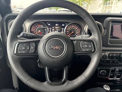 Used 2023 Jeep Gladiator Sport AWD/4WD image 12