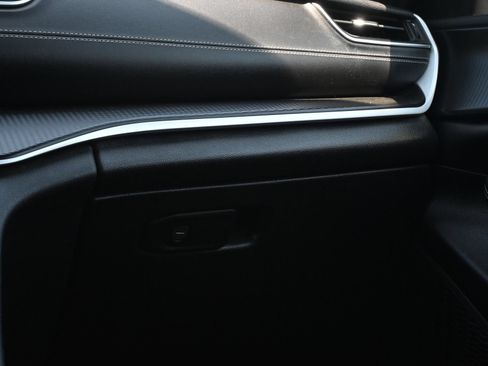 Used 2024 Jeep Grand Cherokee Laredo X RWD image 9