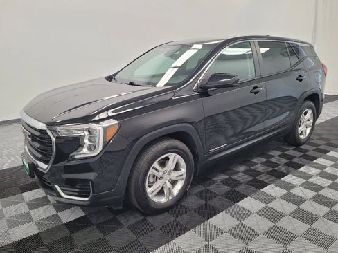 Used 2024 GMC Terrain SLE FWD image 2