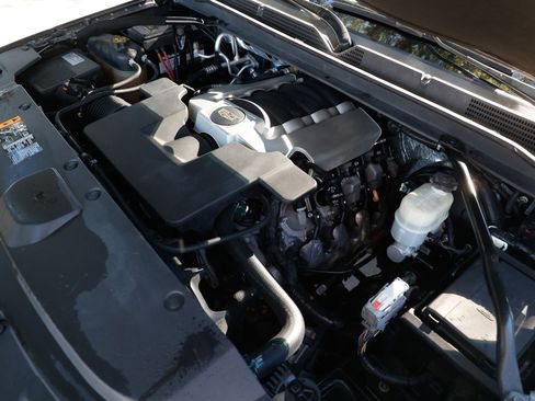 Used 2017 Cadillac Escalade ESV Platinum image 60