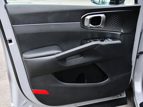 Used 2025 Kia Sorento S image 14