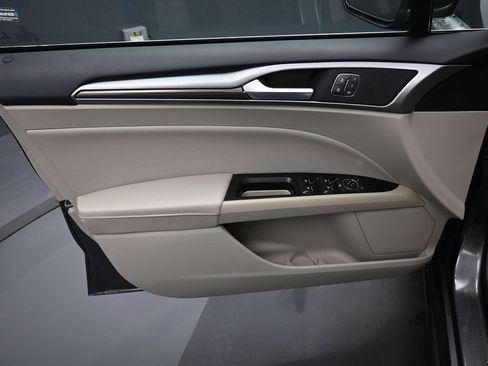 Used 2020 Ford Fusion SEL image 11