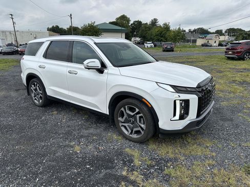 Used 2023 Hyundai Palisade SEL w/ Premium Package AWD/4WD image 2