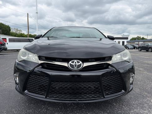 Used 2017 Toyota Camry SE FWD image 2