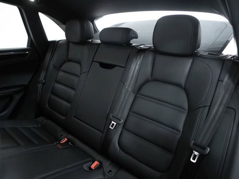 Certified 2026 Porsche Macan AWD/4WD image 37