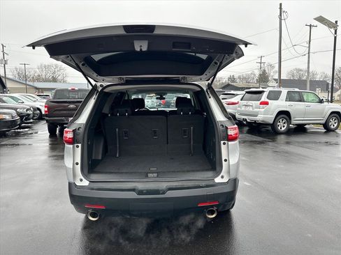 Used 2021 Chevrolet Traverse LS image 9