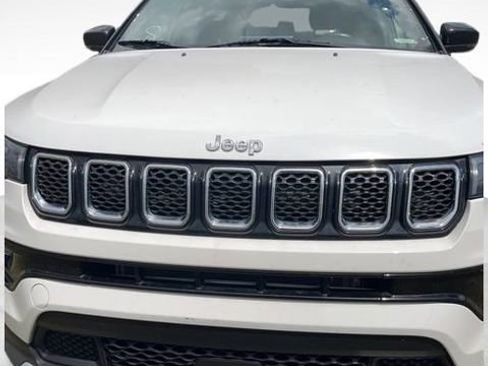 Used 2023 Jeep Compass Limited image 10