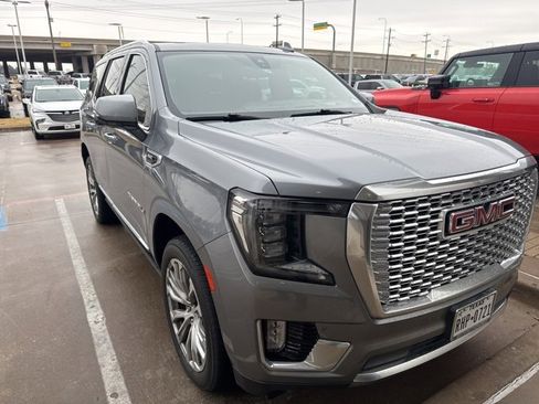 Used 2022 GMC Yukon Denali w/ Denali Ultimate Package image 2