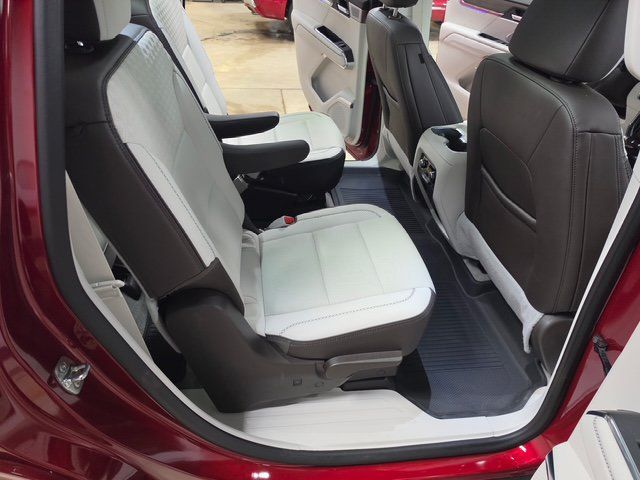 Certified 2025 GMC Acadia Denali w/ Super Cruise Package AWD/4WD image 11