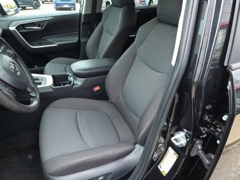 Used 2025 Toyota RAV4 XLE AWD/4WD image 11