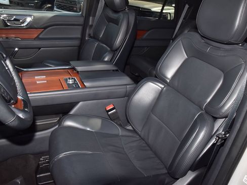Certified 2024 Lincoln Navigator Premiere AWD/4WD image 33