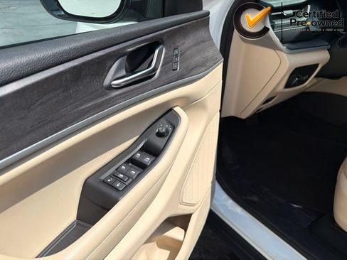 Certified 2023 Jeep Grand Cherokee Limited w/ Black Appearance Package AWD/4WD image 40