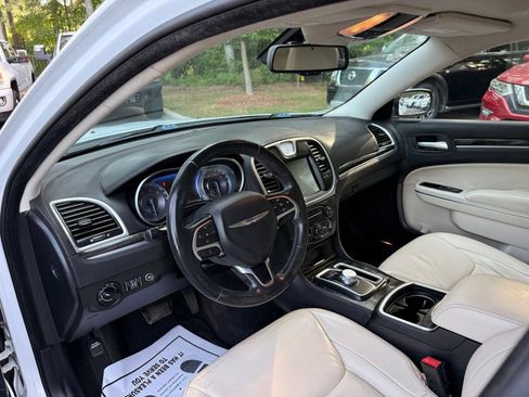 Used 2015 Chrysler 300 Limited RWD image 14