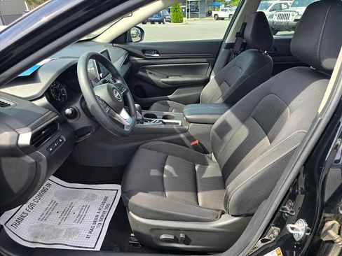 Used 2025 Nissan Altima 2.5 SV FWD image 11