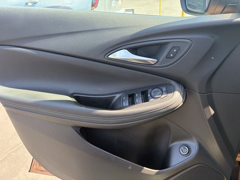 Used 2025 Buick Encore GX Preferred FWD image 11