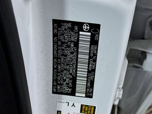 Used 2024 Toyota Prius XLE image 30