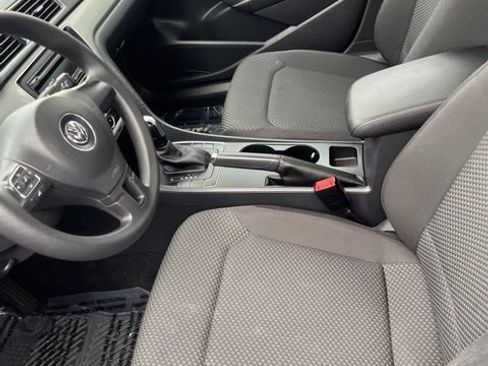 Used 2013 Volkswagen Passat 2.5 S FWD image 8