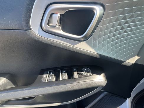 Used 2021 Kia Soul LX image 15