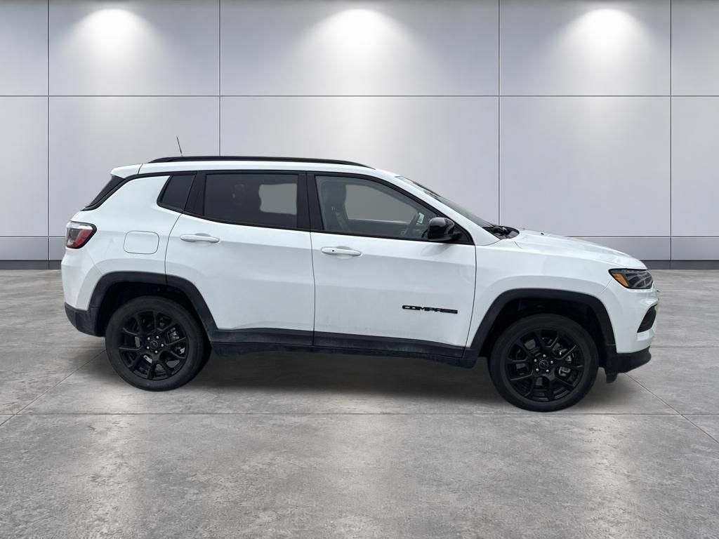 Used 2026 Jeep Compass Latitude AWD/4WD image 4