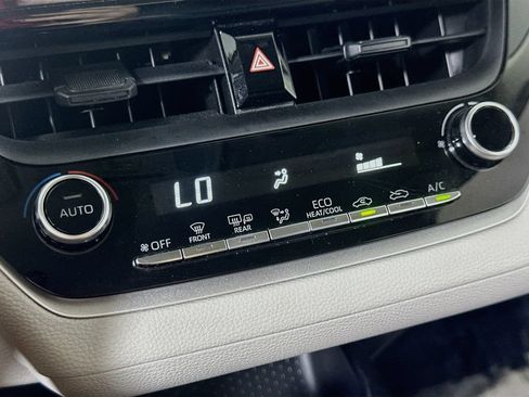 Used 2020 Toyota Corolla LE FWD image 26