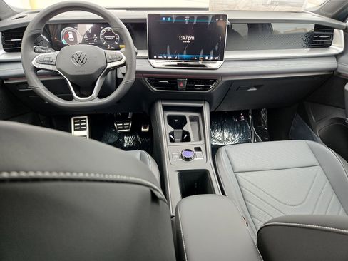 New 2026 Volkswagen Tiguan SE R-Line image 8