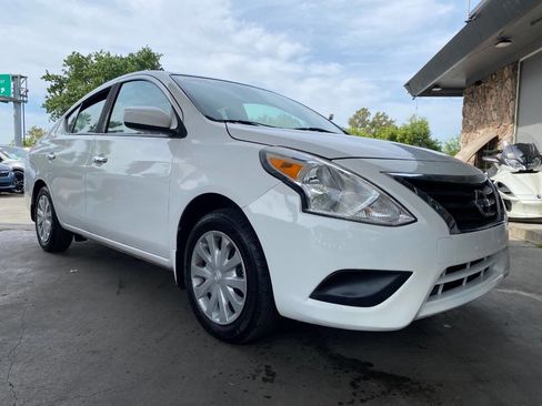 Used 2019 Nissan Versa SV FWD image 3