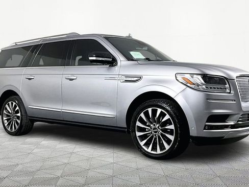 Used 2021 Lincoln Navigator L Reserve w/ Luxury Package image 3