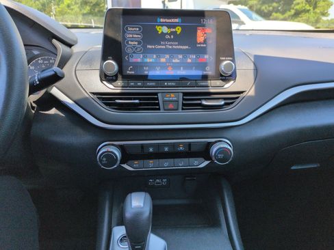 Used 2025 Nissan Altima 2.5 S FWD image 22