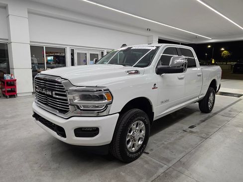 Used 2024 RAM 2500 Laramie AWD/4WD image 2