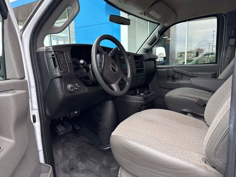 Used 2017 GMC Savana 2500 image 15