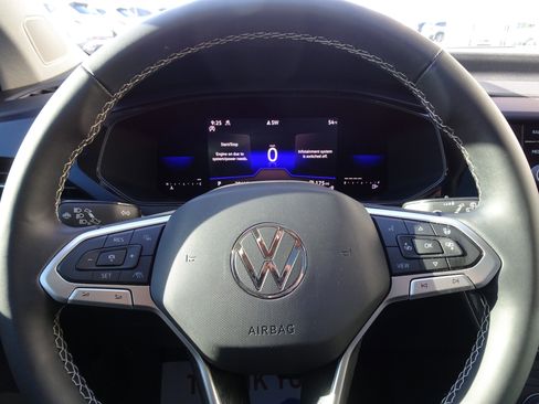 Used 2022 Volkswagen Taos SE w/ Panoramic Sunroof Package image 23