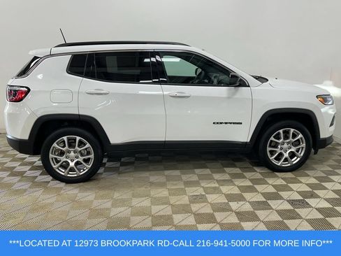 Used 2023 Jeep Compass Latitude AWD/4WD image 4