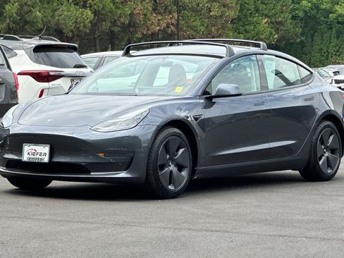 Used 2022 Tesla Model 3 Long Range AWD/4WD image 8