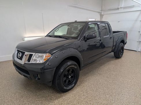 Used 2013 Nissan Frontier SV image 2
