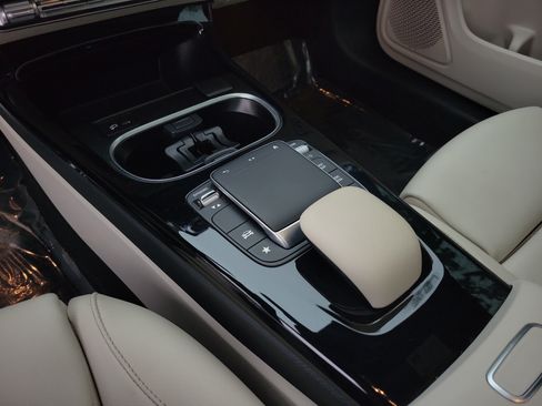 Used 2023 Mercedes-Benz CLA 250 image 25