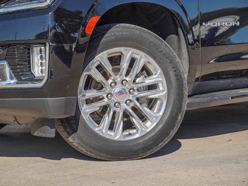 Used 2022 GMC Yukon XL SLE w/ Gmc Pro Safety Plus Package image 2