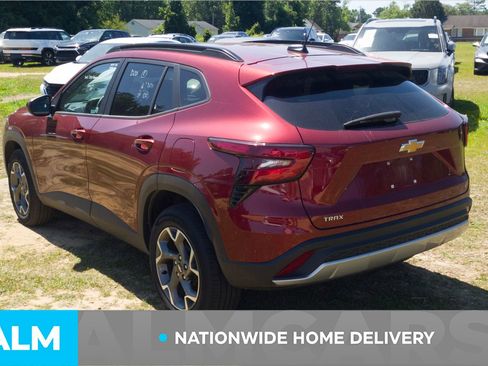 Used 2025 Chevrolet Trax LT w/ LT Convenience Package FWD image 5